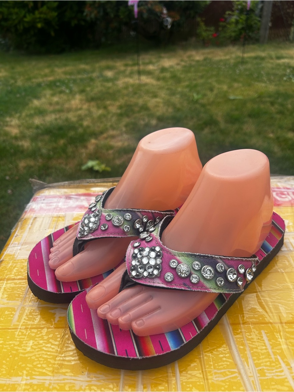 Montana West Embellished Pink Multicolor Platform Flip Flops Sandals Size 8